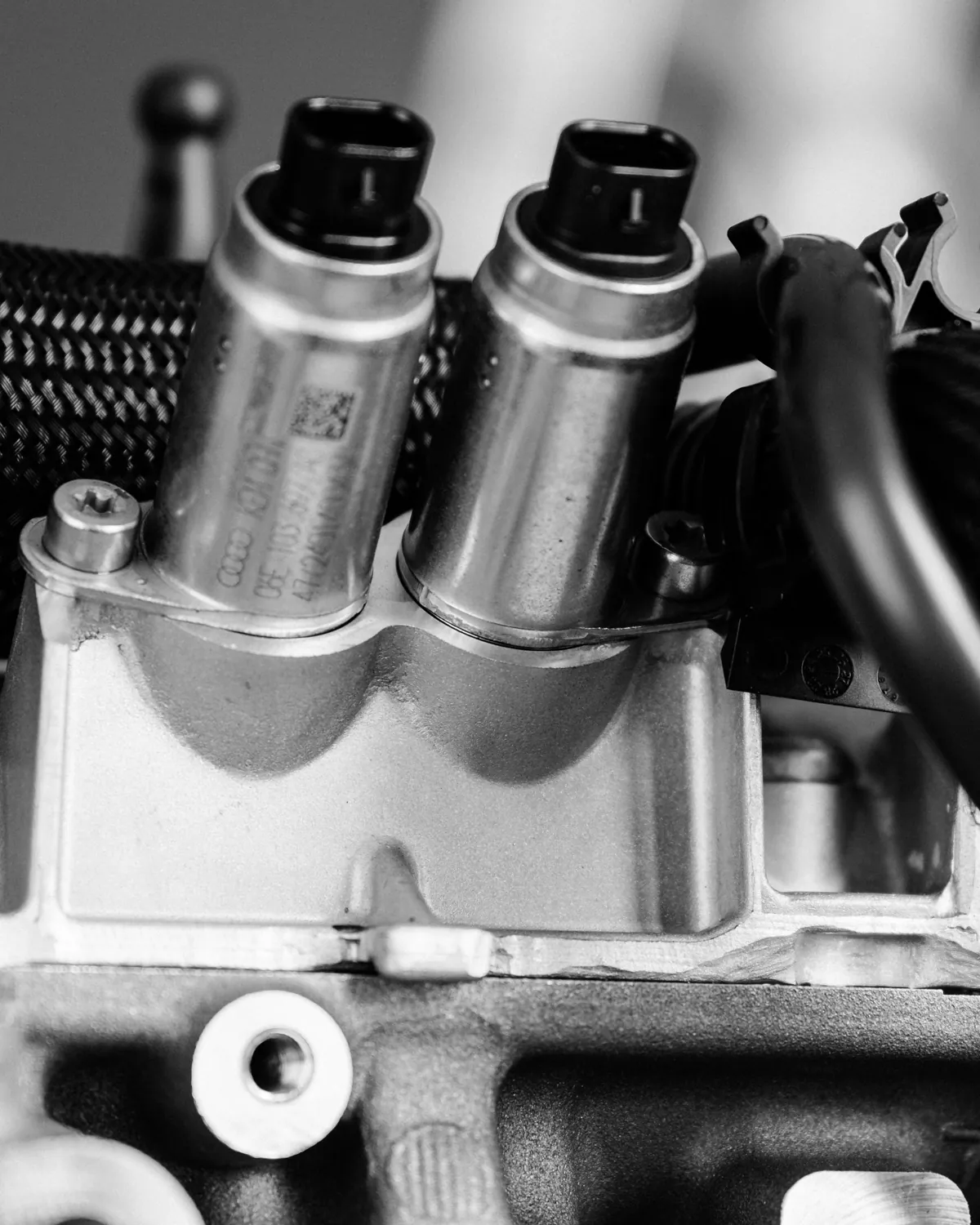 Fuel injectors seated in the rail of a factory-new cylinder head