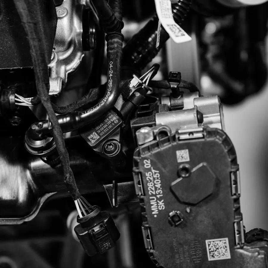 Black mechanical engine control unit and connectors